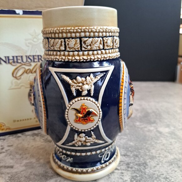 Anheuser-Busch Budweiser Collectible Pot Belly Stein “Dressed For The Parade” - Picture 2 of 12